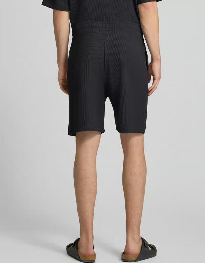REVIEW Sweatshorts in met plissés look met elastische band - Foto 2