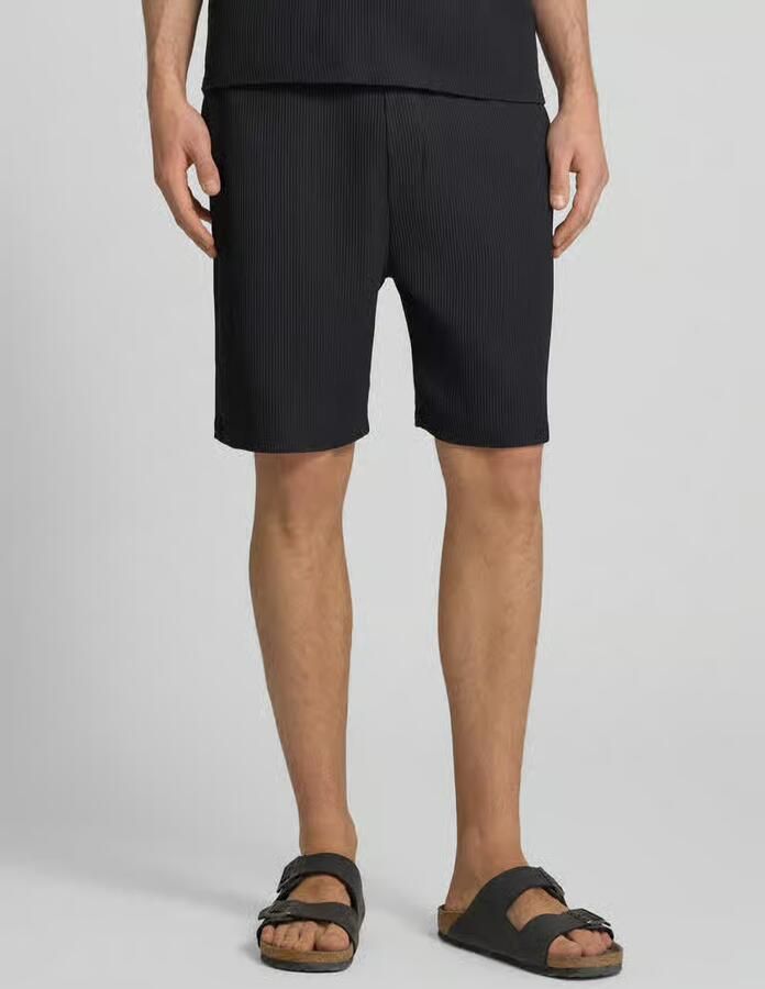 REVIEW Sweatshorts in met plissés look met elastische band - Foto 3