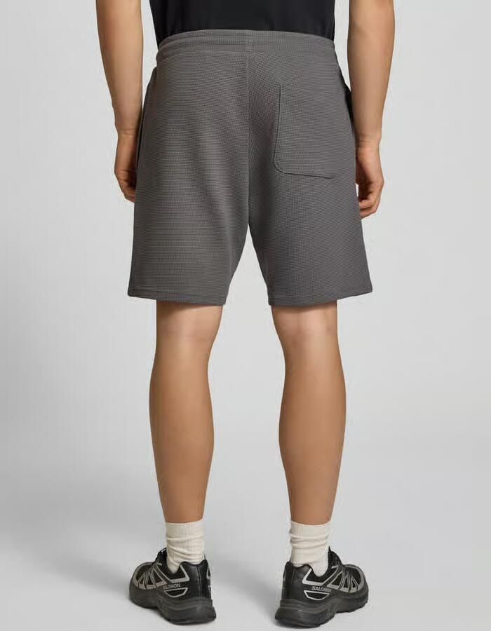REVIEW Sweatshorts met structuurpatroon