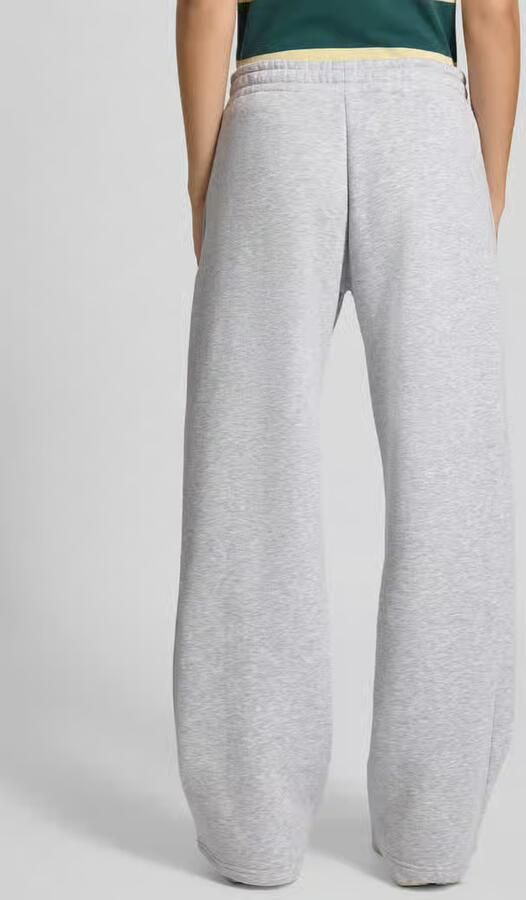 Review Wide leg sweatpants met labeldetail