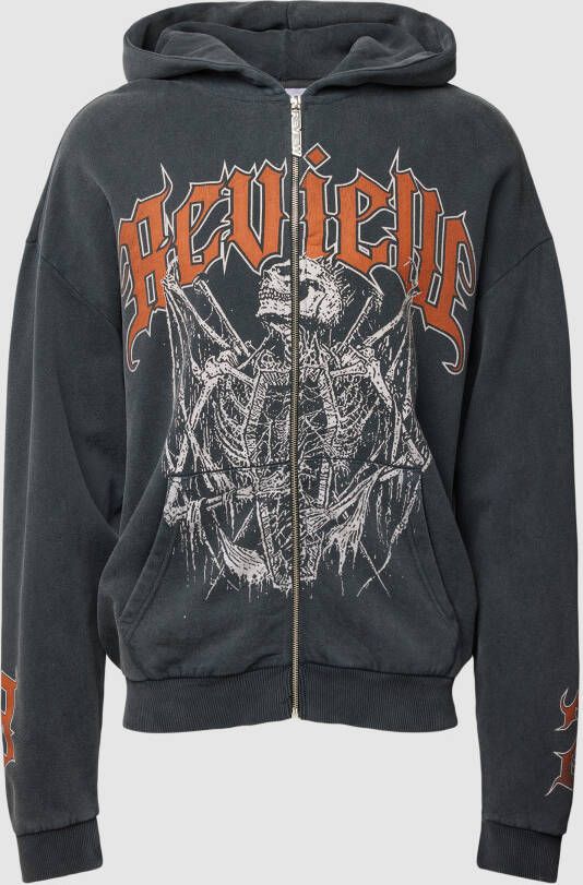 REVIEW Sweatjack met Old English GRUNGE-print