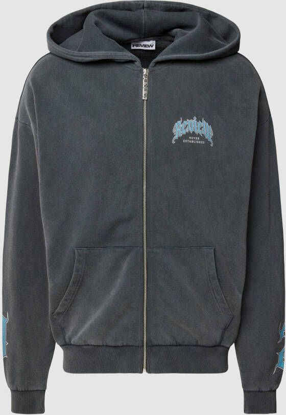 REVIEW Sweatjack met Old English GRUNGE-print