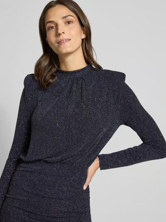 Rich & Royal Knielange jurk met schoudervullingen