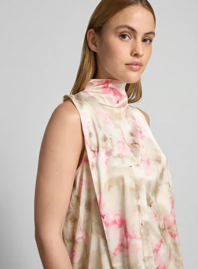 RINASCIMENTO Blouse met opstaande kraag en asymmetrisch design