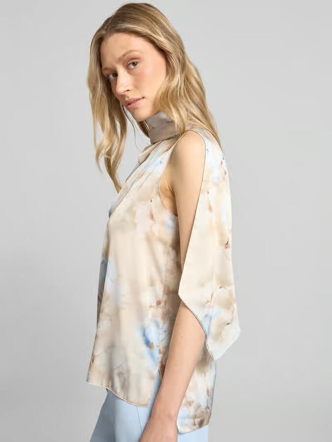 RINASCIMENTO Blouse met opstaande kraag en asymmetrisch design