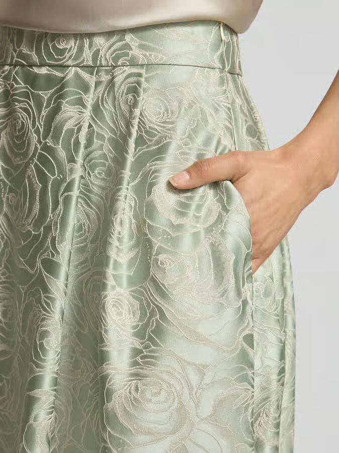 RINASCIMENTO Midirok van satijn met steekzakken