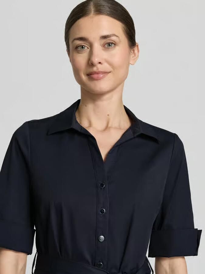 ROBE LÉGÈRE Knielange overhemdjurk met strikceintuur