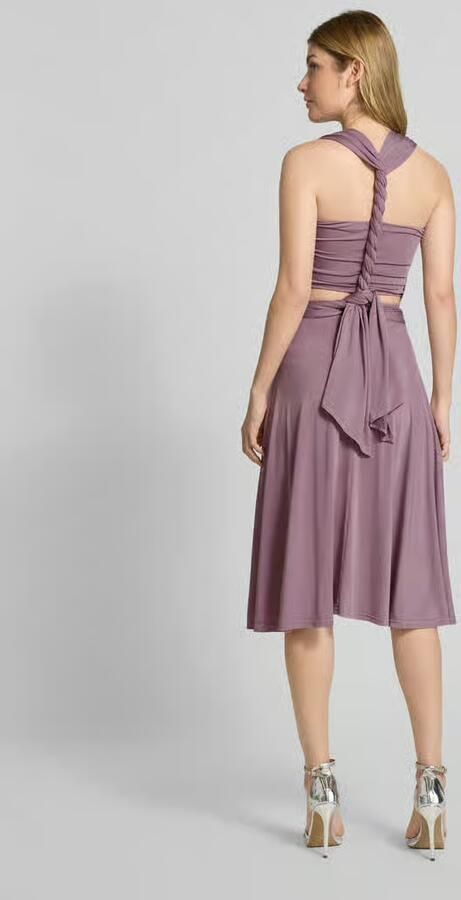 Rose Avenue Knielange cocktailjurk met V-hals
