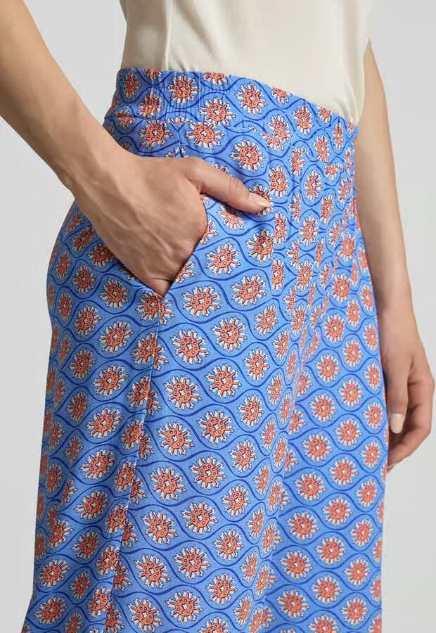 Smith and Soul wide fit stoffen broek van pure viscose met all-over motiefprint