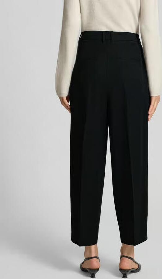 S.Oliver barrel cropped pantalon met plooien zwart - Foto 4