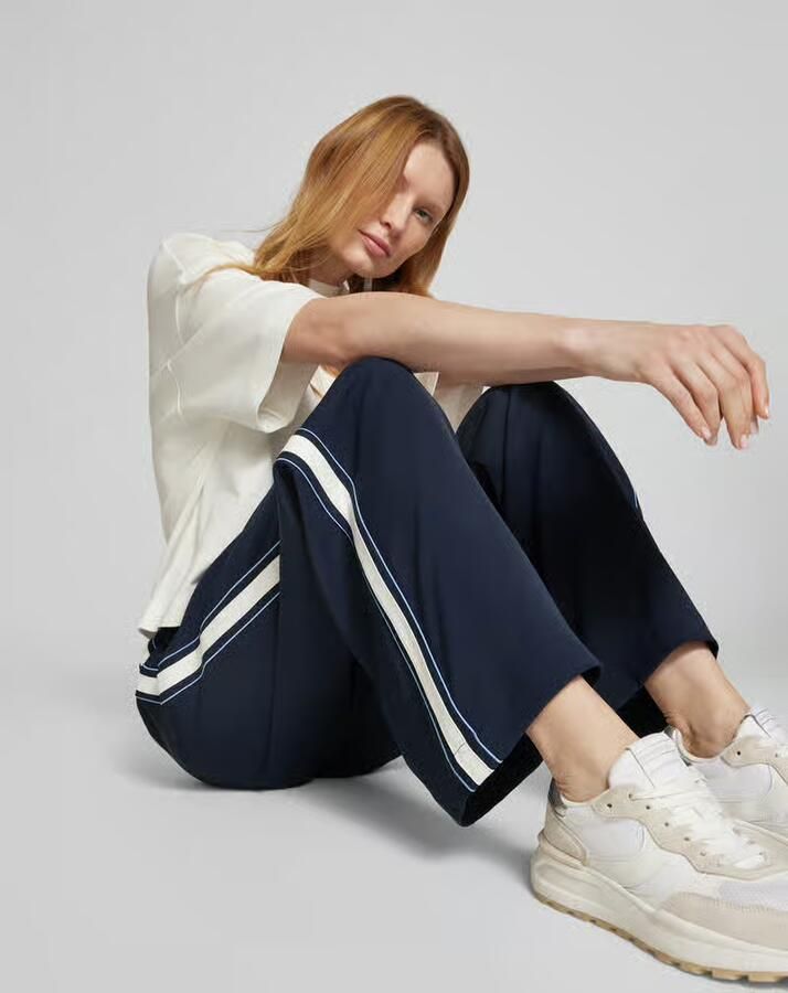 Someday. Straight leg stoffen broek met galonstrepen model 'Cevil'