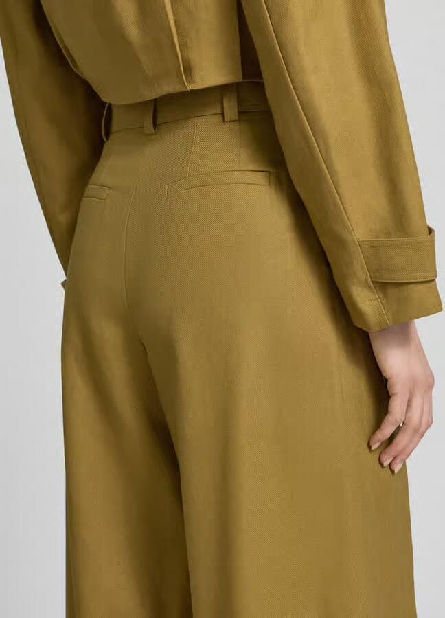 Style Icon Collection Bermuda s van mix van katoen en linnen met riem curated by Anna Schürrle