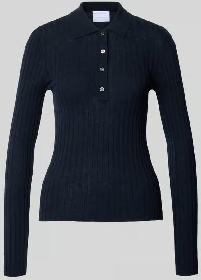 Style Icon Collection Henley-shirt van wol curated by Viky Rader
