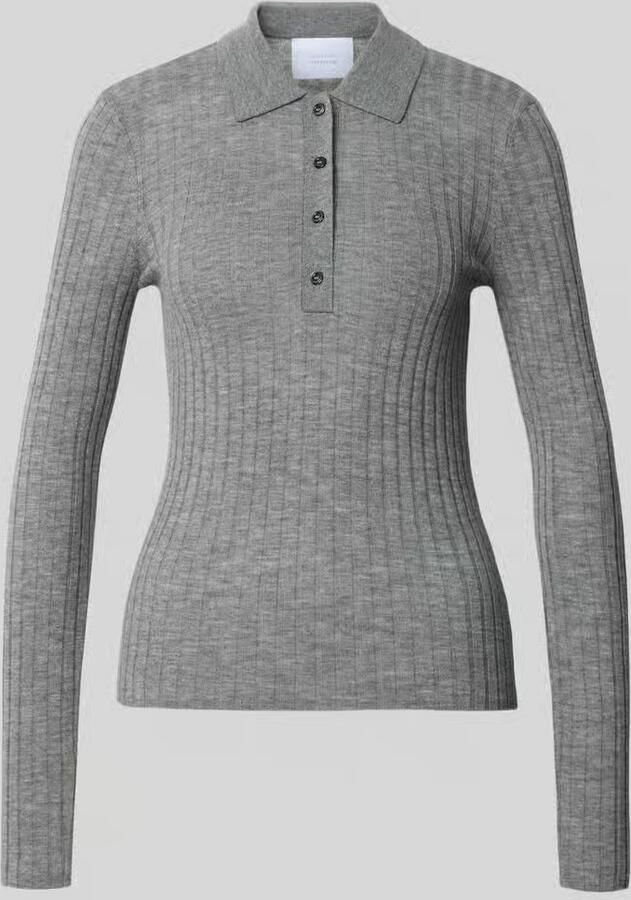 Style Icon Collection Henley-shirt van wol curated by Viky Rader