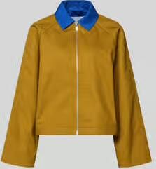 Style Icon Collection Korte barn-jacket met contrastkraag curated by Tinvcb
