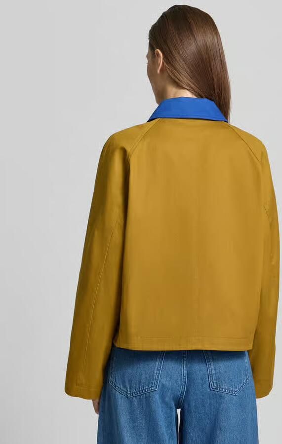 Style Icon Collection Korte barn-jacket met contrastkraag curated by Tinvcb - Foto 2