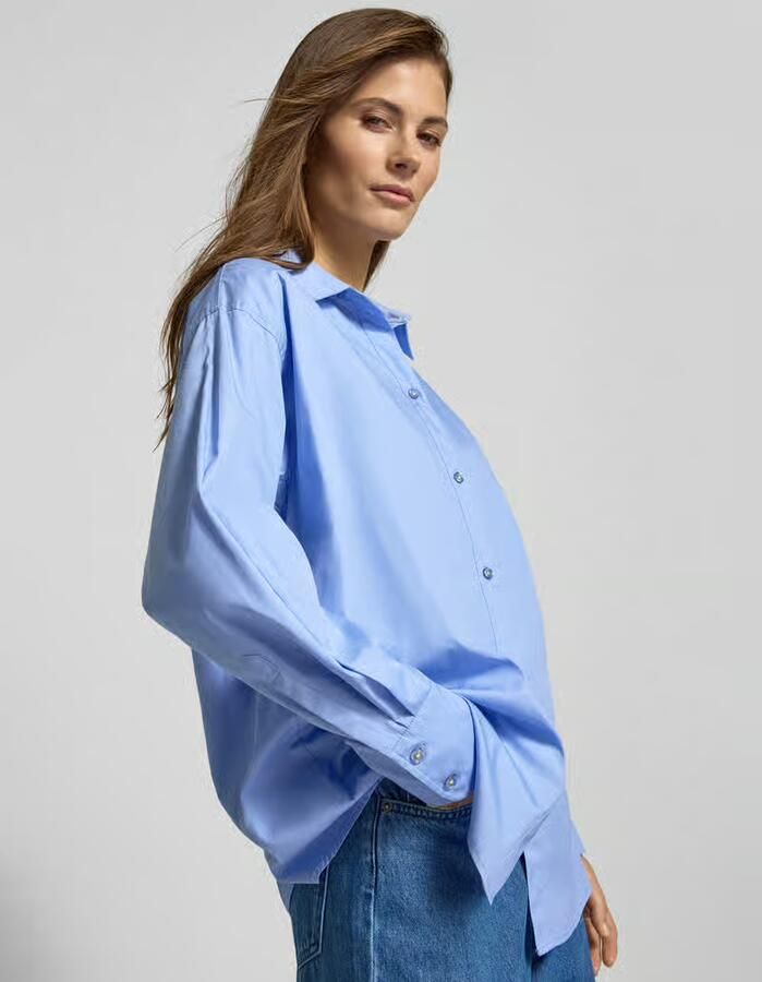 Style Icon Collection Oversized popeline blouse curated by Tinvcb