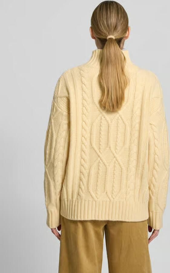 Style Icon Collection Oversized wollen pullover met kabelpatroon en geribde opstaande kraag curated by Maja Weyhe