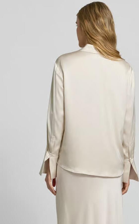 Style Icon Collection Satijnen blouse met knoopsluiting curated by Anouk Yve
