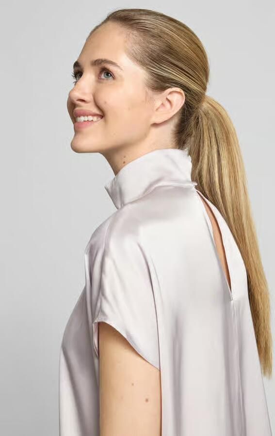 Style Icon Collection Vloeiende blouse met opstaande kraag curated by Isabelle Hartmann