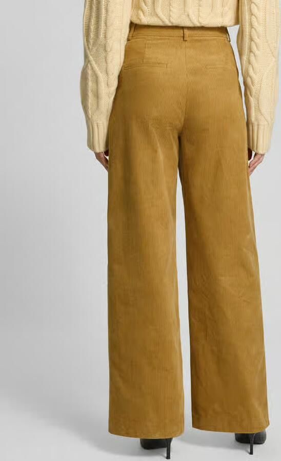 Style Icon Collection Uitlopende corduroy broek in moderne flared fit en hoge taille curated by Maja Weyhe