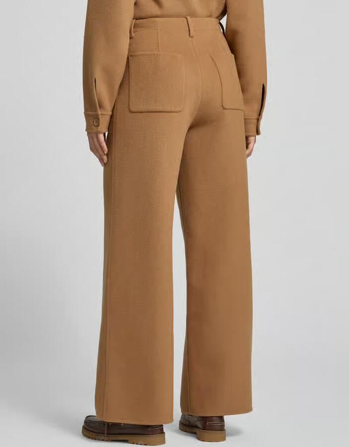 Style Icon Collection Uitlopende wide leg broek van wolmix curated by Maja Weyhe