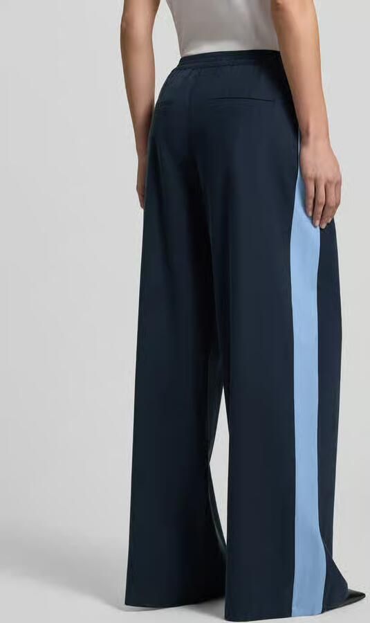 Style Icon Collection Vloeiende broek van viscose met contraststrepen curated by Tinvcb