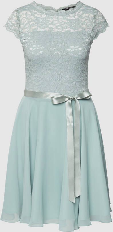 Swing Cocktailjurk van kant en chiffon