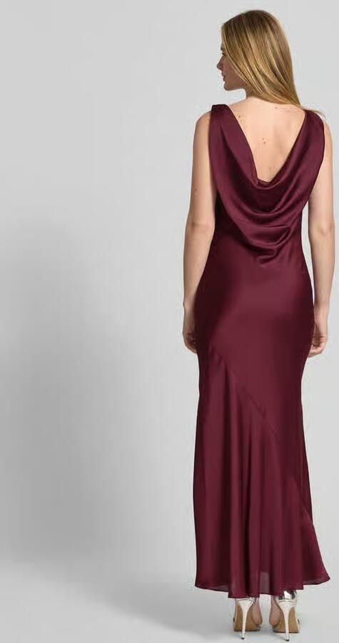 Swing Slim fit avondjurk in mouwloos design