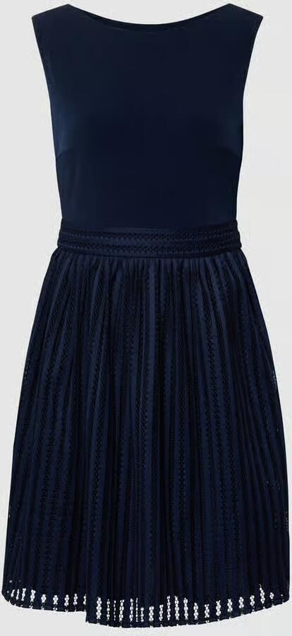 Swing Cocktailjurk met broderie anglaise