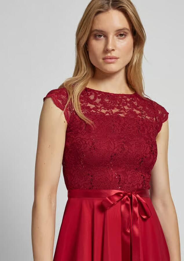 Swing Cocktailjurk van gebloemd kant en chiffon