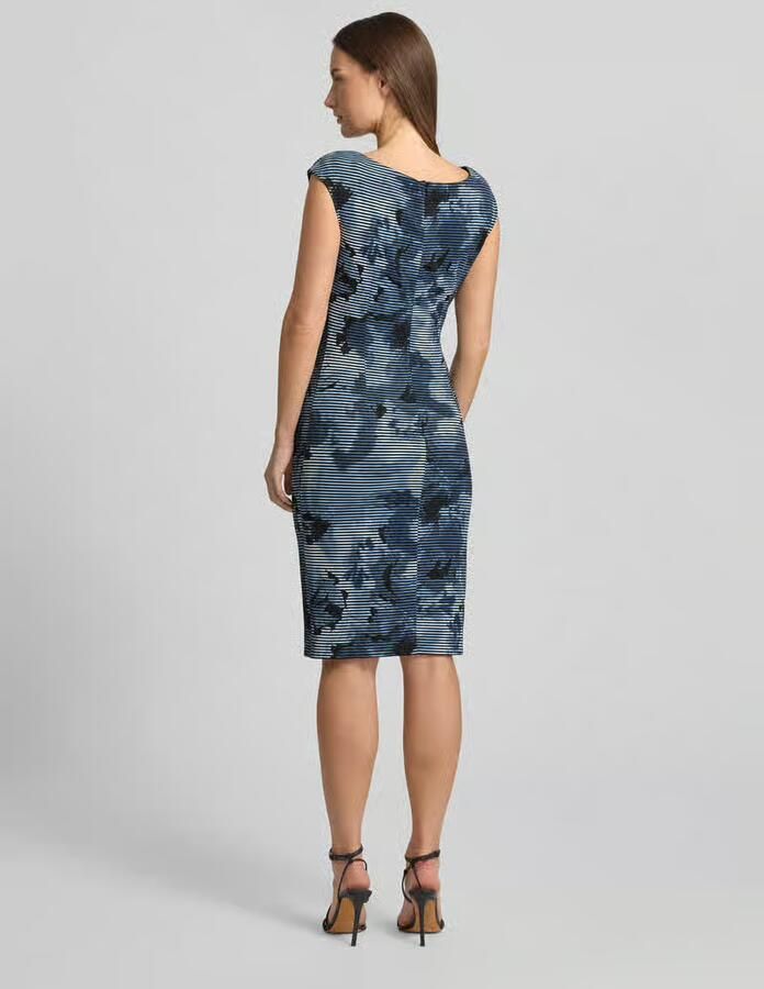 Swing Slim fit jurk met kapmouwen