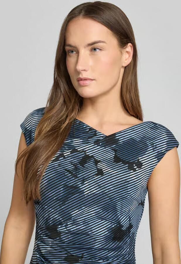 Swing Slim fit jurk met kapmouwen
