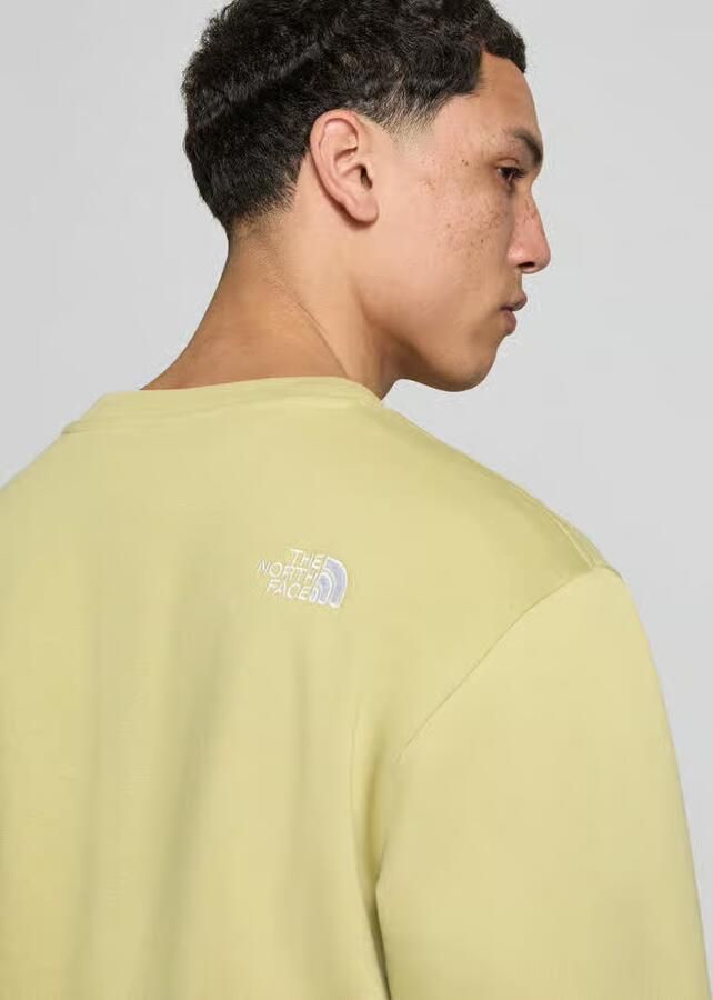 The North Face relaxed fit sweatshirt met labelstitching model 'ESSENTIAL'