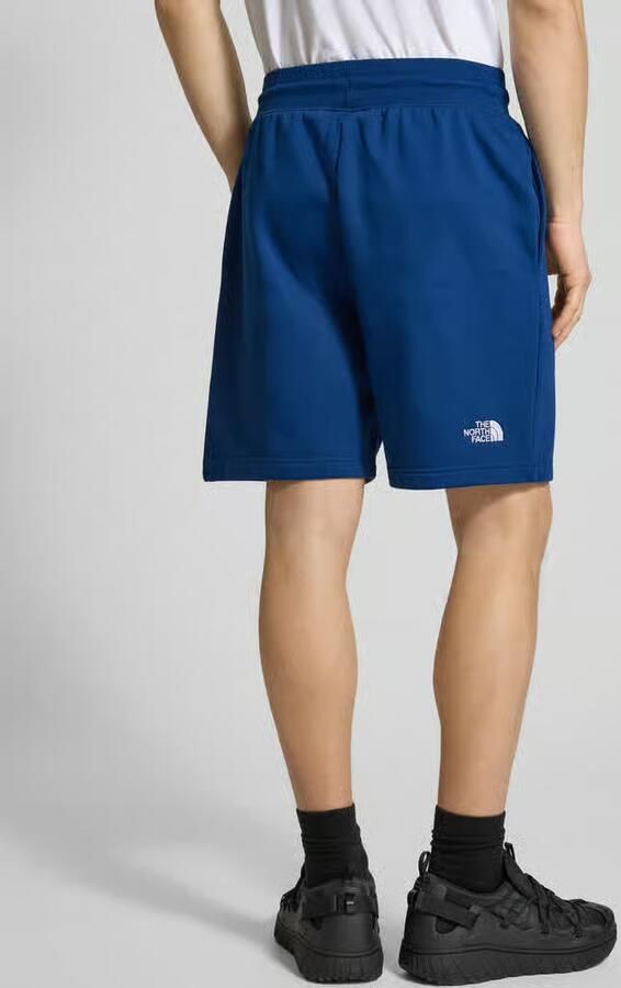 The North Face Relaxed fit sweatshorts met labelstitching