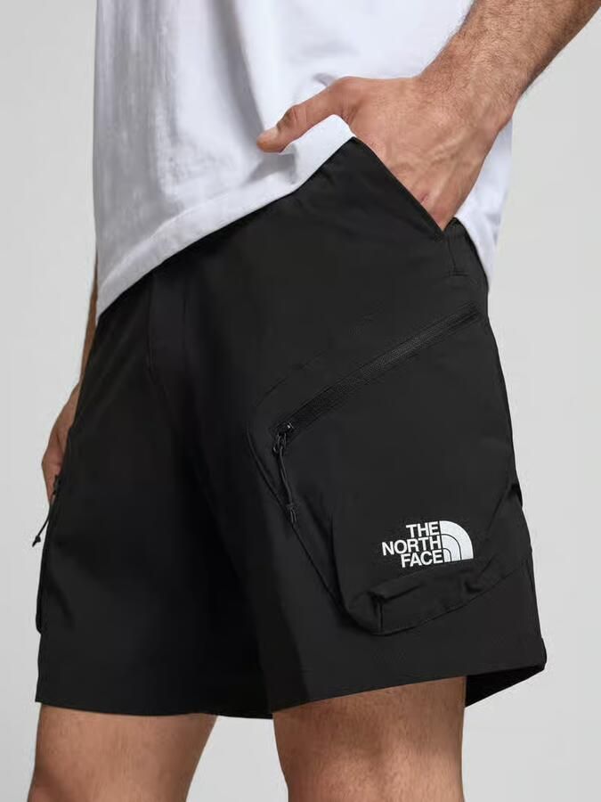 The North Face Shorts met cargozakken en logo