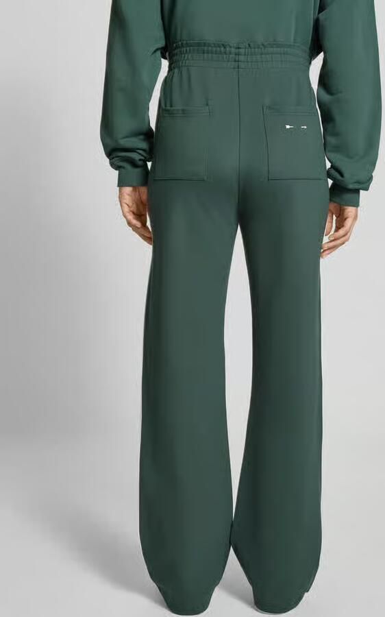 The Upside Sweatpants met lengtenaden en elastische band