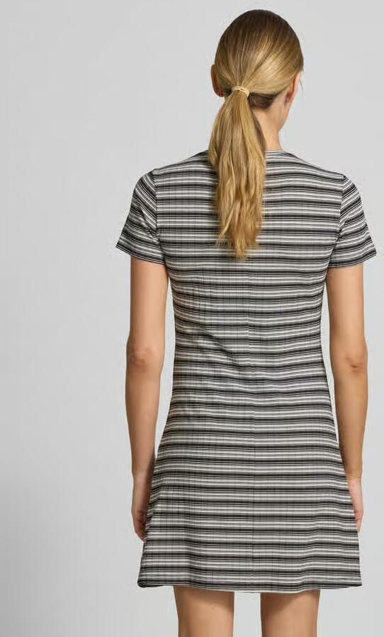 Tom Tailor Denim Nauwsluitende vrijetijdsjurk met all-over motief