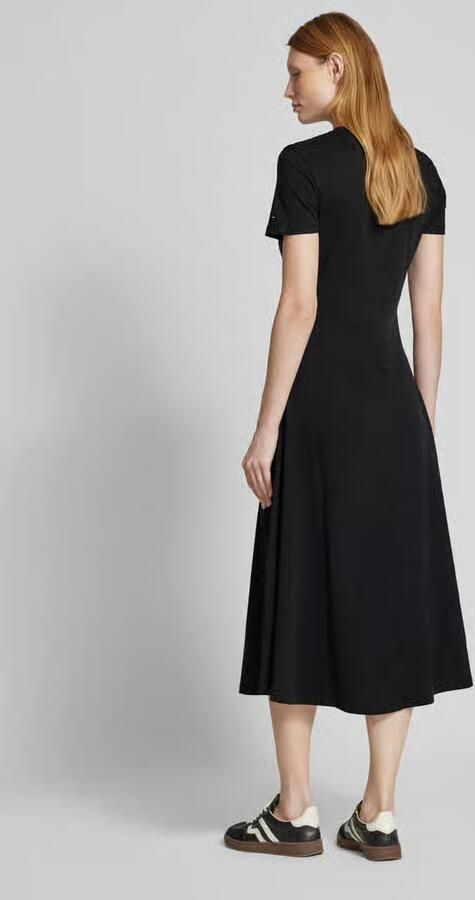 Tommy Hilfiger Midi-jurk MODERN F&F MIDI DRESS met logo-borduursel met deelnaad