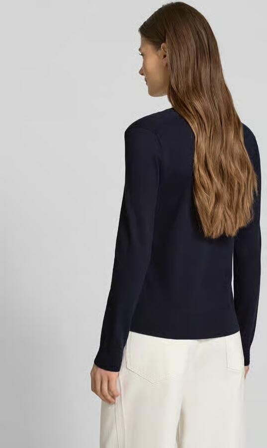 Tommy Hilfiger Trui met V-hals CO JERSEY STITCH V-NK SWEATER Contrastkleurige strepen in de hals en logo borduursel op de mouw - Foto 8