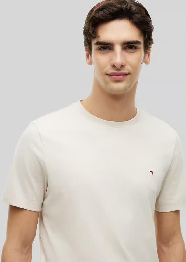 Tommy Hilfiger T-shirt ESSENTIAL REG FIT SOLID TEE met borduursel en ronde hals - Foto 12