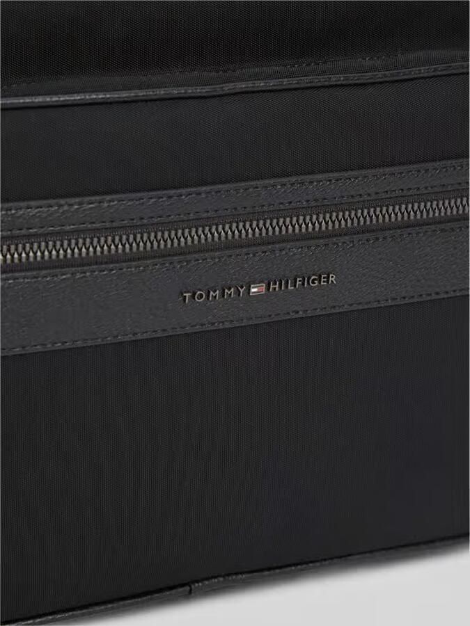 Tommy Hilfiger schoudertas met labelopschrift model 'TH REPREVE MESSENGER'