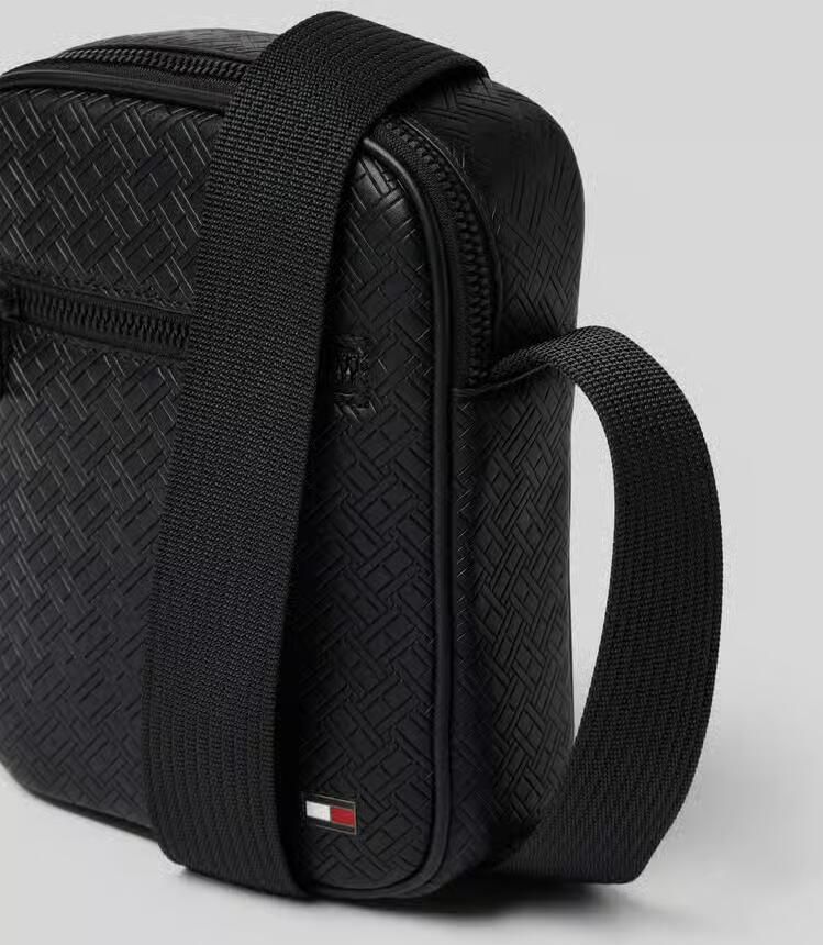 Tommy Hilfiger schoudertas met logodetail model 'EMBOSSED FLAG'