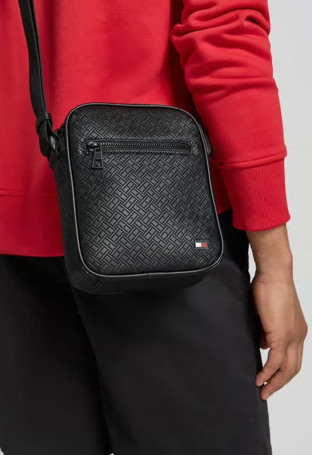 Tommy Hilfiger schoudertas met logodetail model 'EMBOSSED FLAG' - Foto 3