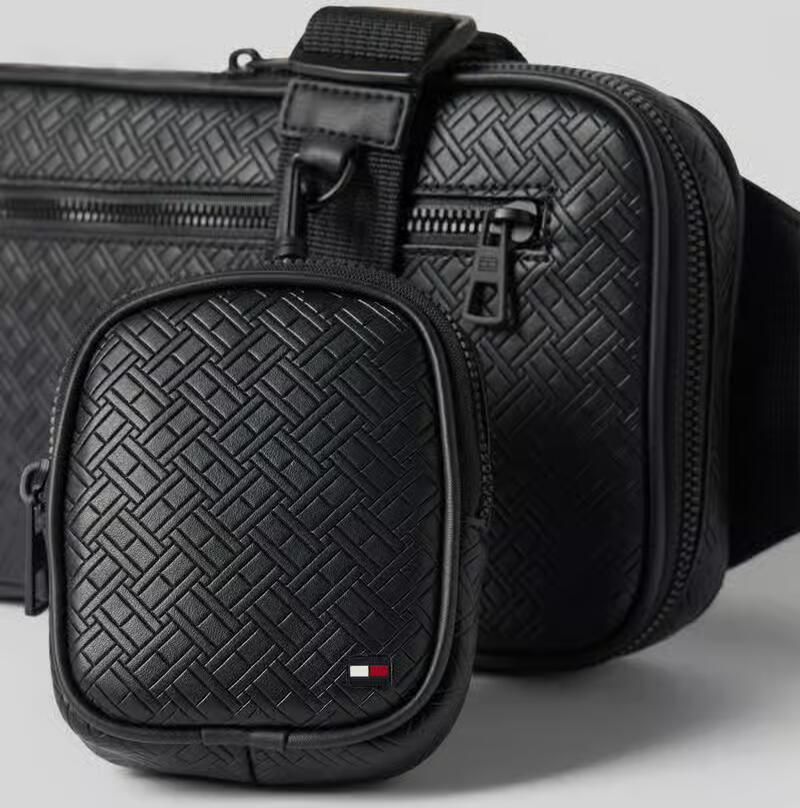 Tommy Hilfiger Schoudertas met logodetail model 'EMBOSSED FLAG SLING'