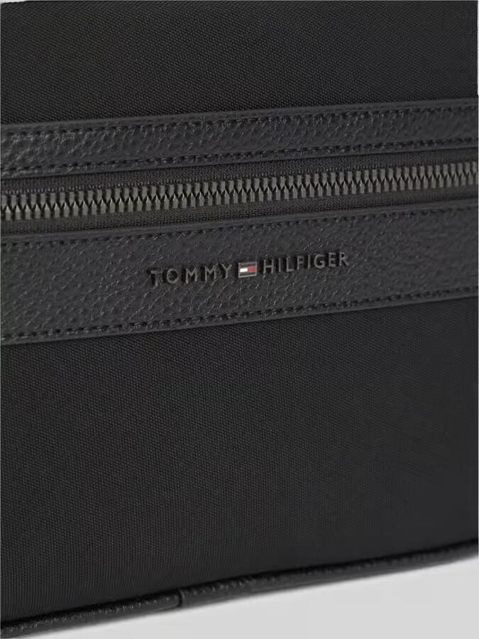 Tommy Hilfiger schoudertas met ritssluiting en logodetail