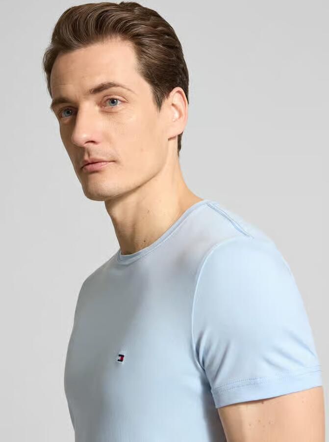 Tommy Hilfiger Slim fit T-shirt van een mix van katoen en elastaan - Foto 2