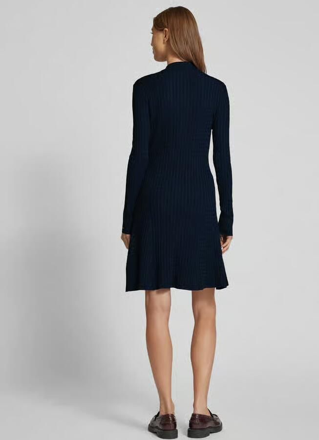 Tommy Hilfiger Gebreide jurk RAYON CABLE F&F LS MIDI DRESS met kabelpatroon metalen label - Foto 4