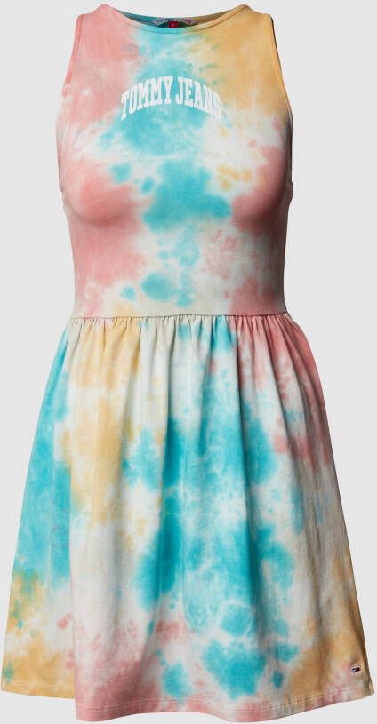 TOMMY JEANS Skaterjurk TJW MULTI TIE DYE SKATER DRESS met logoprint