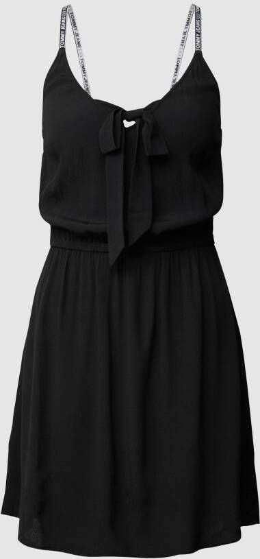 TOMMY JEANS Jurk in overgooiermodel TJW ESSENTIAL STRAPPY DRESS met logo-opschrift